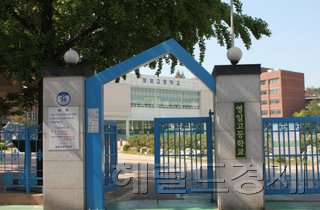 ▲마을주민이 강사로 참여하는 영일고 '마을학교' 프로그램이 학생들 사이에 인기다