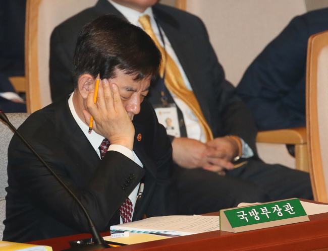 Defense Minister Han Min-koo attends a parliamentary budget session on Thursday. (Yonhap)