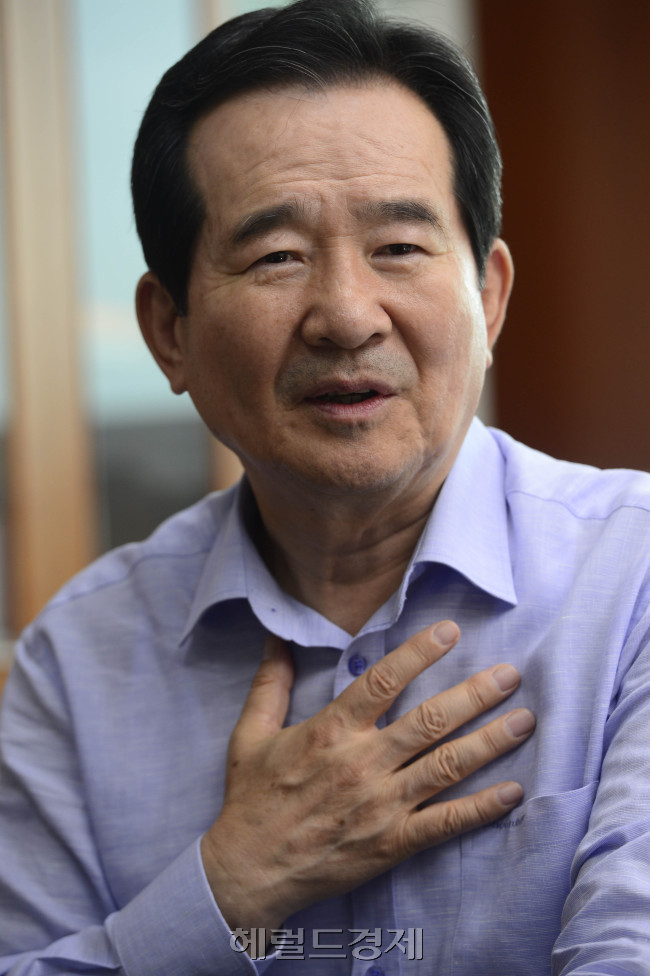 정세균 새정치민주연합 상임고문이 지난 7월 헤럴드경제와 인터뷰를 하고 있는 모습. 사진=박해묵 기자/mook@heraldcorp.com