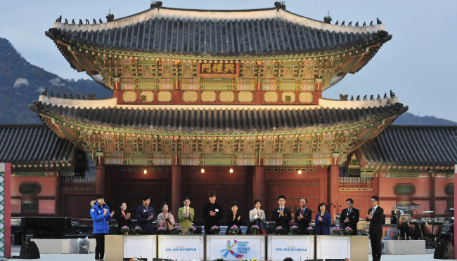 한국방문위원회(위원장 박삼구)는 지난 6일 오후 5시 경복궁 흥례문 광장에서‘ 2016~2018 한국 방문의 해’ 선포식을 개최했다.