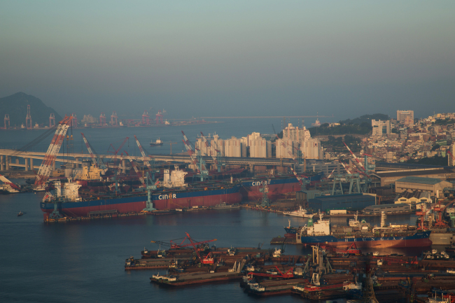 Container ships sit under construction at the Hanjin Heavy Industry Co. shipyard in Busan.   Bloomberg