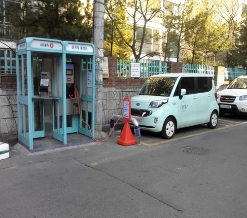 전기차 충전기로 변신한 공중전화부스
[사진제공=KT]