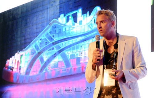 [헤럴드디자인포럼2015] 얀네 키타넨 “매일 아침 새 구두를 ‘인쇄해’ 신을 수 있다면?”