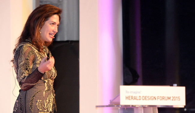 Randi Zuckerberg, founder and CEO of Zuckerberg Media and social media pioneer, delivers a speech at the 5th Herald Design Forum held at Grand Hyatt Seoul on Tuesday. (Park Hyun-koo/Korea Herald)