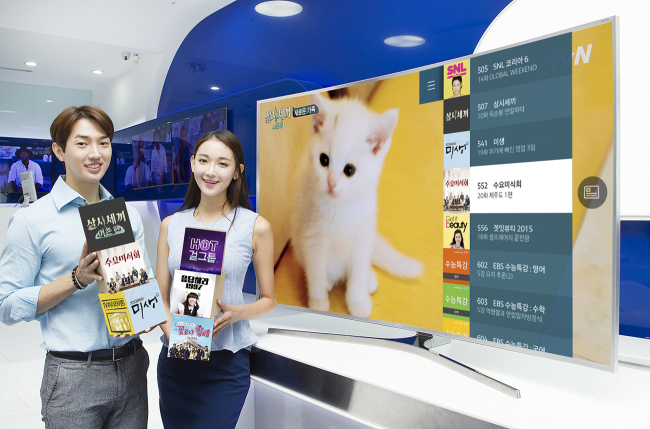 삼성전자의 TV PLUS가 서비스를 시작한지 한달만에 재방문율이 80%를 넘어섰다. TV PLUS는 스마트 TV에서 앱을 이용해 주문형 비디오(VOD)를 보는 것에 익숙치 않은  한국 소비자들을 위해 주문형 비디오를 TV 채널처럼 돌려볼 수 있게 만든 가상 채널 서비스다. [사진제공=삼성전자]