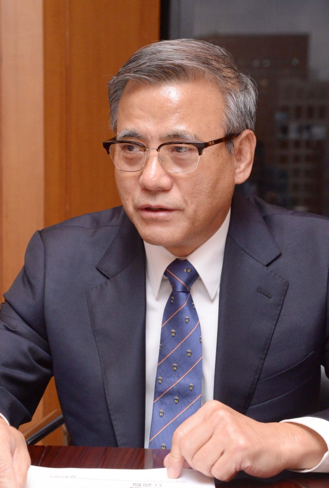 11월 9일 롯데호텔에서 열린 '2015년 한국경제 구조개혁 좌담회'. 박홍석 울산대교수.<br />정희조 기자/checho@heraldcorp.com   151110
11월 9일 롯데호텔에서 열린 '2015년 한국경제 구조개혁 좌담회'. 박홍석 울산대교수.
정희조 기자/checho@heraldcorp.com   151110