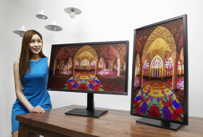 SAMSUNG RECOGNIZED FOR GREEN PRODUCTS -- Samsung Electronics said Friday that its business monitor UE850 had received the TCO Display 7.0 environment certification from the Swedish Confederation of Professional Employees, a trade union organization. (Samsung)
