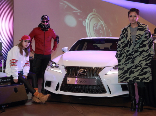 Lexus presents the new IS200t in a launching event combined with a music concert in Seoul on Wednesday. (Lexus Korea)