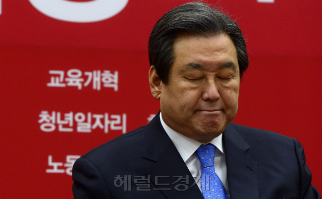 김무성 새누리당 대표가 16일 오전 서울 여의도 국회에서 열린 최고위원회의에서 참석의원들의 발언을 경청하고 있다. 박해묵 기자/mook@heraldcorp.com