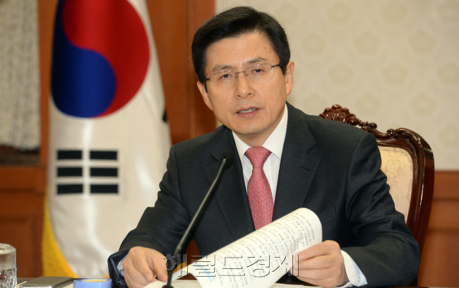 황교안 국무총리는 19일 주재한 국가정책조정회의에서 질병으로부터 안전한 대한민국을 만드는 것은 시급하고도 중요한 과제라고 강조했다. 사진=안훈 기자/rosedale@heraldcorp.com