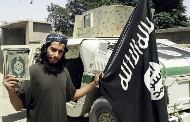 <YONHAP PHOTO-2827> This undated image made available in the Islamic State's English-language magazine Dabiq, shows Belgian Abdelhamid Abaaoud. Abated who was identified by French authorities on Monday, Nov. 16, 2015, is the presumed mastermind of the attacks last Friday in Paris. A senior police official on Wednesday, Nov. 18, 2015, said he believed the Belgian Islamic State militant was inside an apartment in the Paris suburb of Saint-Denis with other heavily armed people. (Militant photo via AP)/2015-11-19 22:29:17/ <저작권자 ⓒ 1980-2015 ㈜연합뉴스. 무단 전재 재배포 금지.>
This undated image made available in the Islamic State’s English-language magazine Dabiq shows Belgian Abdelhamid Abaaoud.   AP-Yonhap