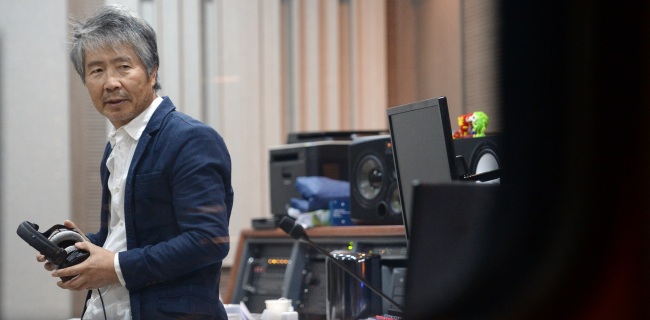 Singer Choi Baek-ho poses in a recording studio inside Musistance in Ahyeon-dong, Seoul. (Ahn Hoon/The Korea Herald)