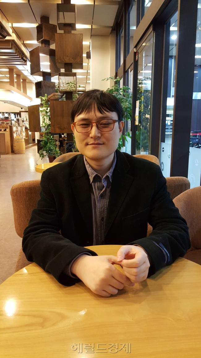 김재왕 변호사는 다음달 21일까지 전국 11개 법원을 돌며 ‘장애인 인식개선 교육’을 진행하고 있다. 누구보다 바쁜 나날을 보내고 있는 김씨를 최근 여의도에서 만나 얘기를 들었다.