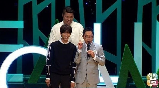 ‘힐링캠프 500인’이 1인 게스트 토크쇼라는 한계를 벗어나기 위해서는 게스트 외에도 방청객 MC의 활동도를 더 높여야 한다.
