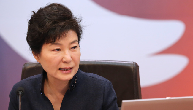 President Park Geun-hye delivers remarks during a Cabinet meeting on Tuesday. Yonhap