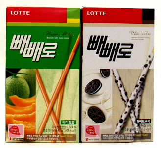 White Cooke Pepero (right)