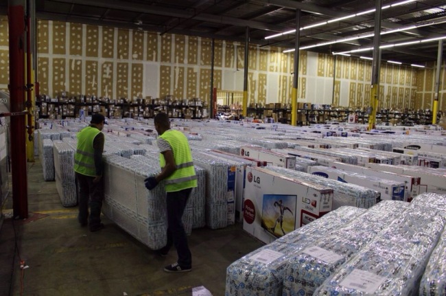 Workers prepare televisions for delivery at Malltail’s shipping warehouse in New Jersey in the U.S. (Malltail)