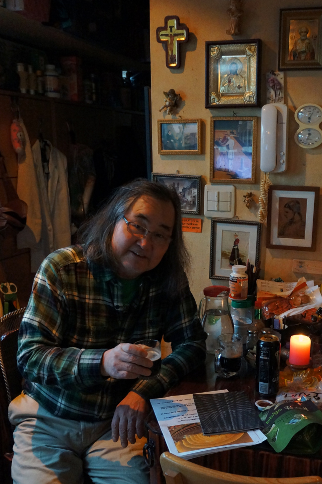 가수 한대수가 지난 23일 서울 창천동 자택에서 포즈를 취하고 있다. 정진영 기자/123@heraldcorp.com
가수 한대수가 지난 23일 서울 창천동 자택에서 포즈를 취하고 있다. 정진영 기자/123@heraldcorp.com
