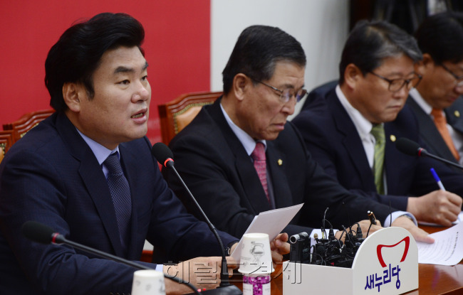 원유철 새누리당 원내대표가 27일 오전 서울 여의도 국회에서 열린 원내대책회의에서 모두발언 하고 있다. 박해묵 기자/mook@heraldcorp.com