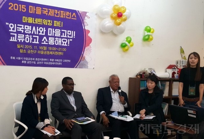 ▲윌리엄 존슨 전 미국 로체스터 시장이 로체스터시의 시민자치 모델인 NBN프로그램에 대해 이야기하고 있다