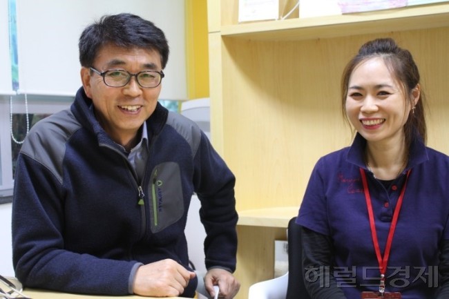 ▲북가좌 마을자치팀의 이형욱 계장(왼쪽)
