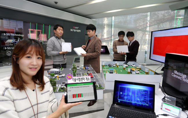 COLLABORATION FOR 5G -- LG Uplus said Tuesday that it had set up a research and development center for 5G network technology where it would work together with local and global network equipment firms on projects for the next-generation network technology. (LG Uplus)