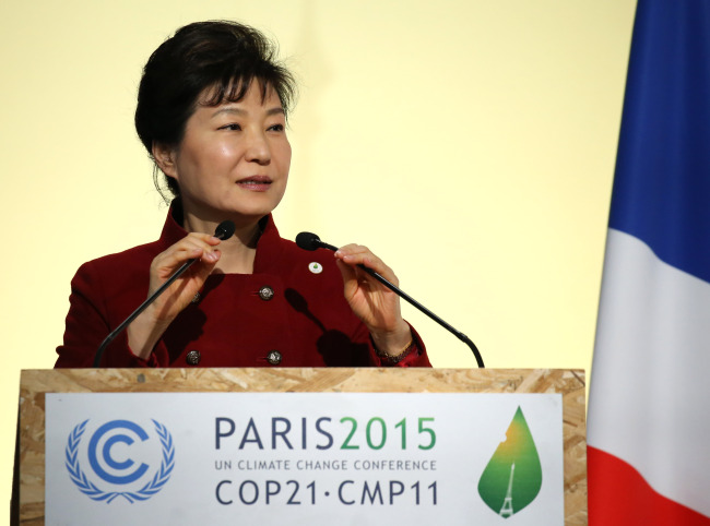 President Park Geun-hye speaks during a U.N. climate change forum in Paris, France on Monday. (Yonhap)
