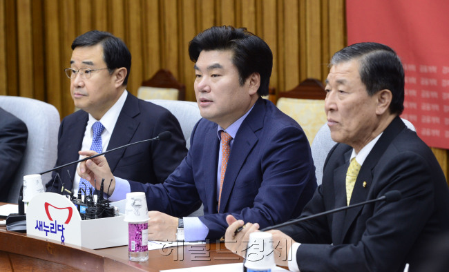 원유철 새누리당 원내대표가 1일 오전 서울 여의도 국회에서 열린 원내대책회의에서 모두발언을 하고 있다. 박해묵 기자/mook@heraldcorp.com