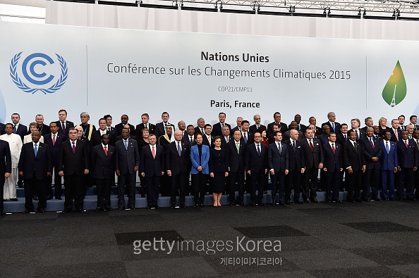 제 21차 기후변화협약 당사국총회(COP21)에 모인 각국 정상들 [자료=게티이미지]