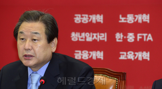 김무성 새누리당 대표가 2일 오전 서울 여의도 국회에서 열린 최고중진연석회의에서 모두발언을 하고 있다. 박해묵 기자/mook@heraldcorp.com