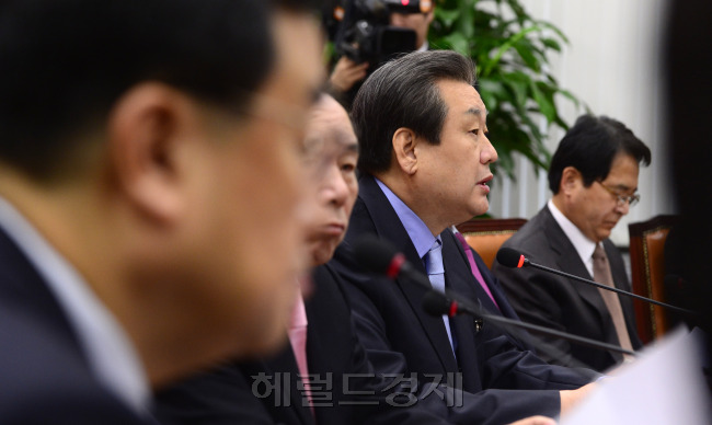 김무성 새누리당 대표가 2일 오전 서울 여의도 국회에서 열린 최고중진연석회의에 참석하고 있다. 박해묵 기자/mook@heraldcorp.com
