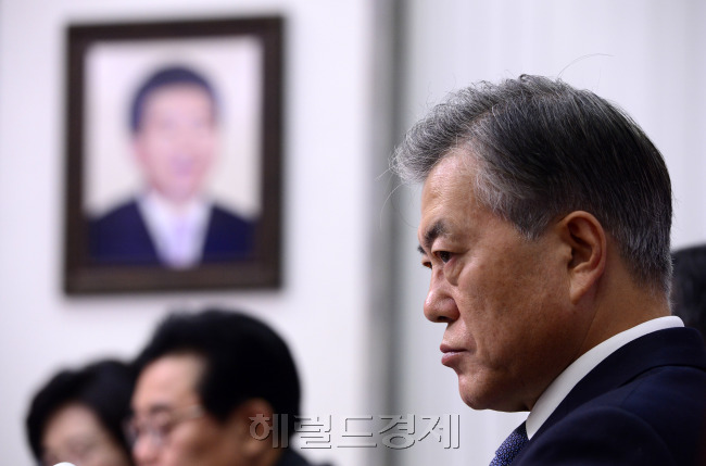 문재인 새정치민주연합 대표가 2일 오전 서울 여의도 국회에서 열린 최고위원회에서 굳은 표정을 짓고 있다. [박해묵 기자/mook@heraldcorp.com]