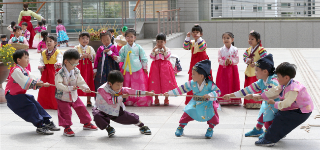 A traditional Korean tug-of-war folk game was added to UNESCO’s intangible heritage list Wednesday. (Yonhap)