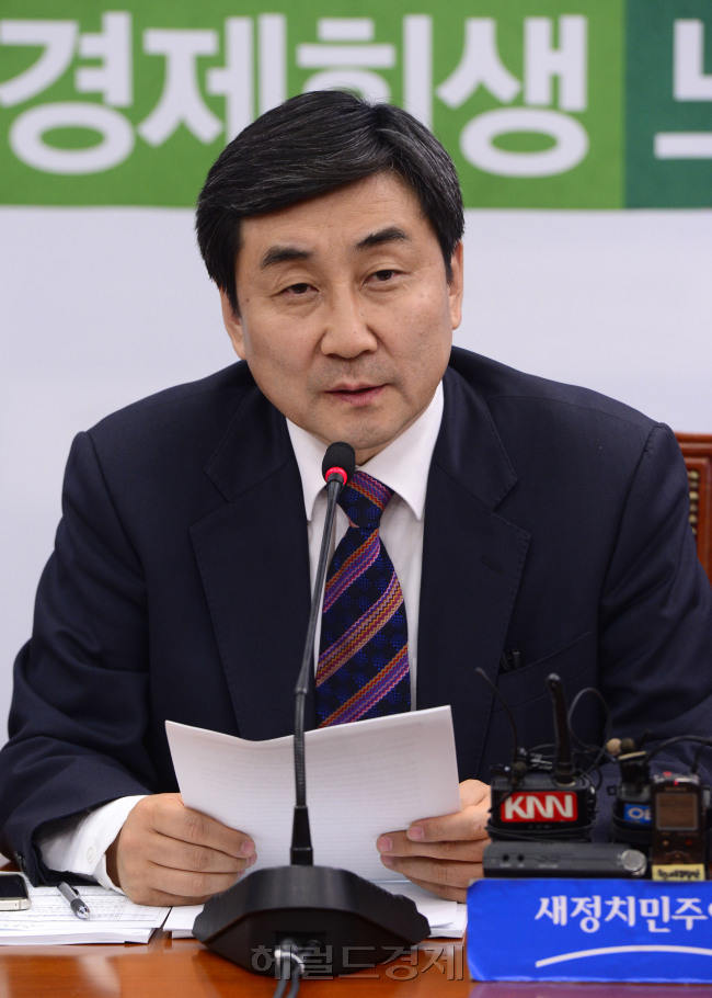 이종걸 새정치민주연합 원내대표가 3일 오전 서울 여의도 국회에서 열린 정책조정회의에서 모두발언을 하고 있다. 박해묵 기자/mook@heraldcorp.com
