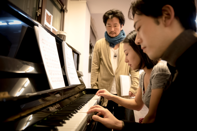 오는 7일 두산아트센터 스페이스111에서 개막하는 ‘인코그니토’의 연습 장면.
[사진제공=코르코르디움]