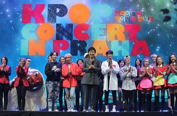 President Park Geun-hye speaks onstage after watching a performance of South Korean pop groups at Kralovka Sports Arena in Prague, Czech Republic, Friday.  Yonhap
