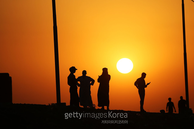 지난해 모술을 탈출하는 주민들. 사진은 기사내용과 무관. [사진=게티이미지]