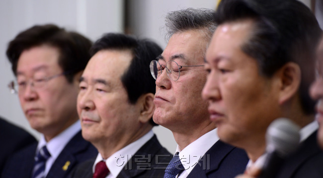 문재인 새정치민주연합 대표가 9일 오전 서울 여의도 국회에서 열린 가계부채특위 출범식을 가지고 있다. 박해묵 기자/mook@heraldcorp.com