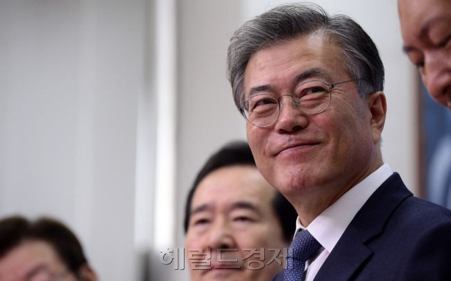 문재인 새정치민주연합 대표가 9일 오전 서울 여의도 국회에서 열린 가계부채특위 출범식을 가지고 있다. 박해묵 기자/mook@heraldcorp.com