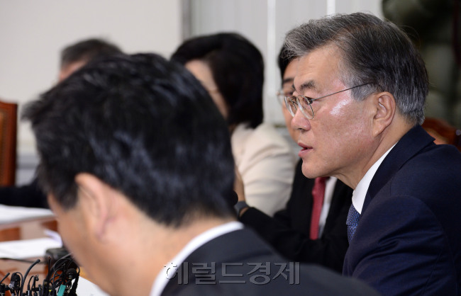 문재인 새정치민주연합 대표가 9일 오전 서울 여의도 국회에서 열린 최고위원회의에서 모두발언을 하고 있다. 박해묵 기자/mook@heraldcorp.com