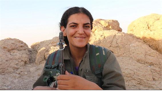 쿠르드족 여성수비대(YPJ)의 여성대원.
[자료=유튜브 영상 캡쳐]