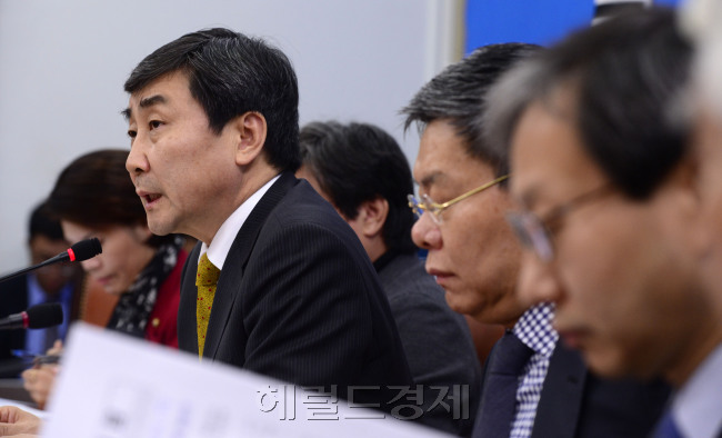 이종걸 새정치민주연합 원내대표가 10일 오전 서울 여의도 국회에서 열린 정책조정회의에서 모두발언을 하고 있다. 박해묵 기자/mook@heraldcorp.com