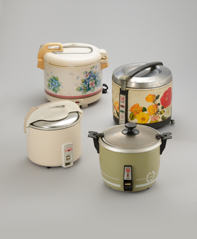 Korean and Japanese rice cookers (National Folk Museum of Korea)