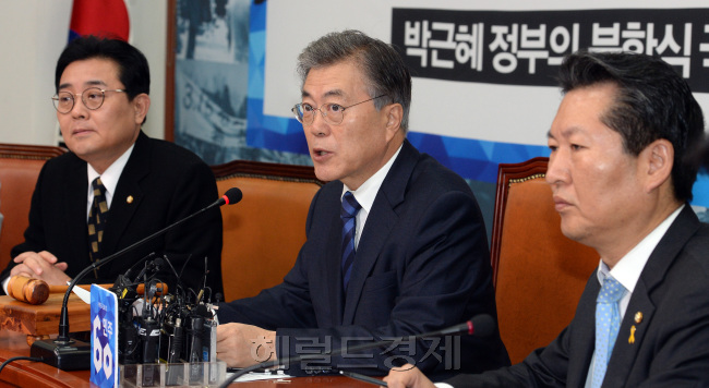 11일 오전 서울 여의도 국회에서 열린 새정치민주연합 최고위원회의에서 문재인 대표가 모두발언을 하고 있다. 사진=안훈 기자 rosedale@heraldcorp.com