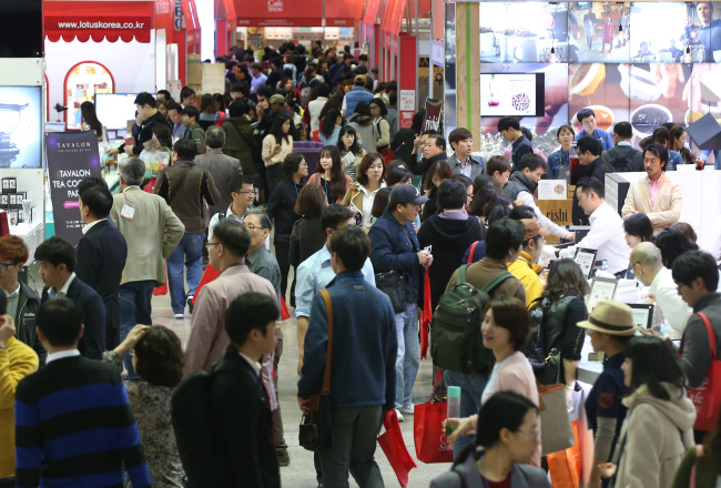 A mall in Seoul. (Yonhap)
