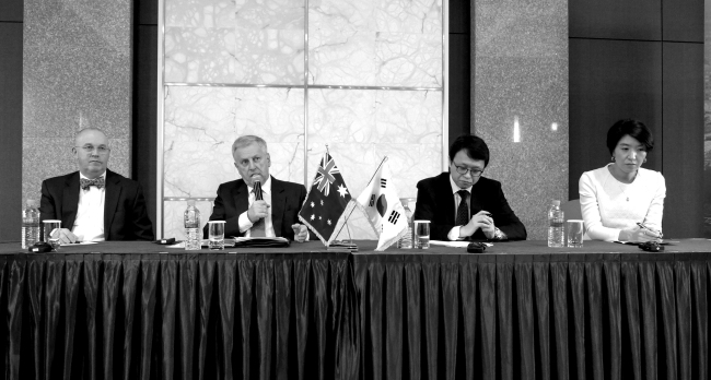 (From left) Australian Chamber of Commerce in Korea chairman Graham Dodds, Australian Ambassador William Paterson, Korea’s Ministry of Trade, Industry and Energy FTA implementation director Jeremy Shin and Korea International Trade Association research fellow Je Hyun-jung speak at a press conference marking the first anniversary of the Korea-Australia free trade agreement in Seoul on Thursday.   Joel Lee/The Korea Herald