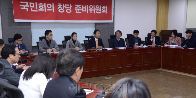 천정배 국민회의 창당준비위원장이 14일 오전 서울 여의도 국회 의원회관에서 열린 국민회의 창당 준비위원회 제1차 운영위원회의에서 모두발언을 하고 있다.
박해묵 기자/mook@heraldcorp.com