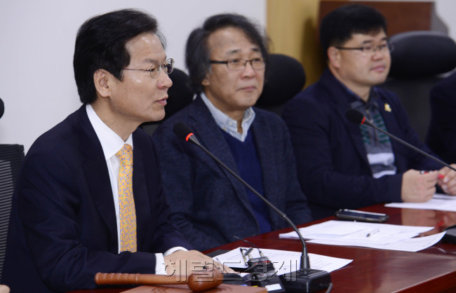 천정배 국민회의 창당준비위원장이 14일 오전 서울 여의도 국회 의원회관에서 열린 국민회의 창당 준비위원회 제1차 운영위원회의에서 모두발언을 하고 있다.
박해묵 기자/mook@heraldcorp.com