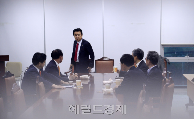 새정치민주연합 비주류 의원들이 중심이 돼 만든 ‘구당 모임’이 지난 8일 오전 서울 여의도 국회 의원회관에서 첫 회동을 가졌다. 박해묵 기자/mook@heraldcorp.com