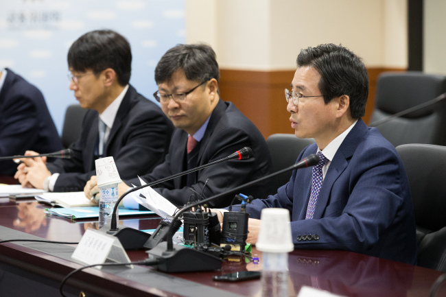 금융위원회와 금융감독원은 16일 오전 김용범 금융위 사무처장 주재로 미국 금리인상 관련 국내외 금융시장 상황과 대응방안을 논의하는 합동 시장상황 점검회의를 개최했다 ［사진제공=금융위원회］